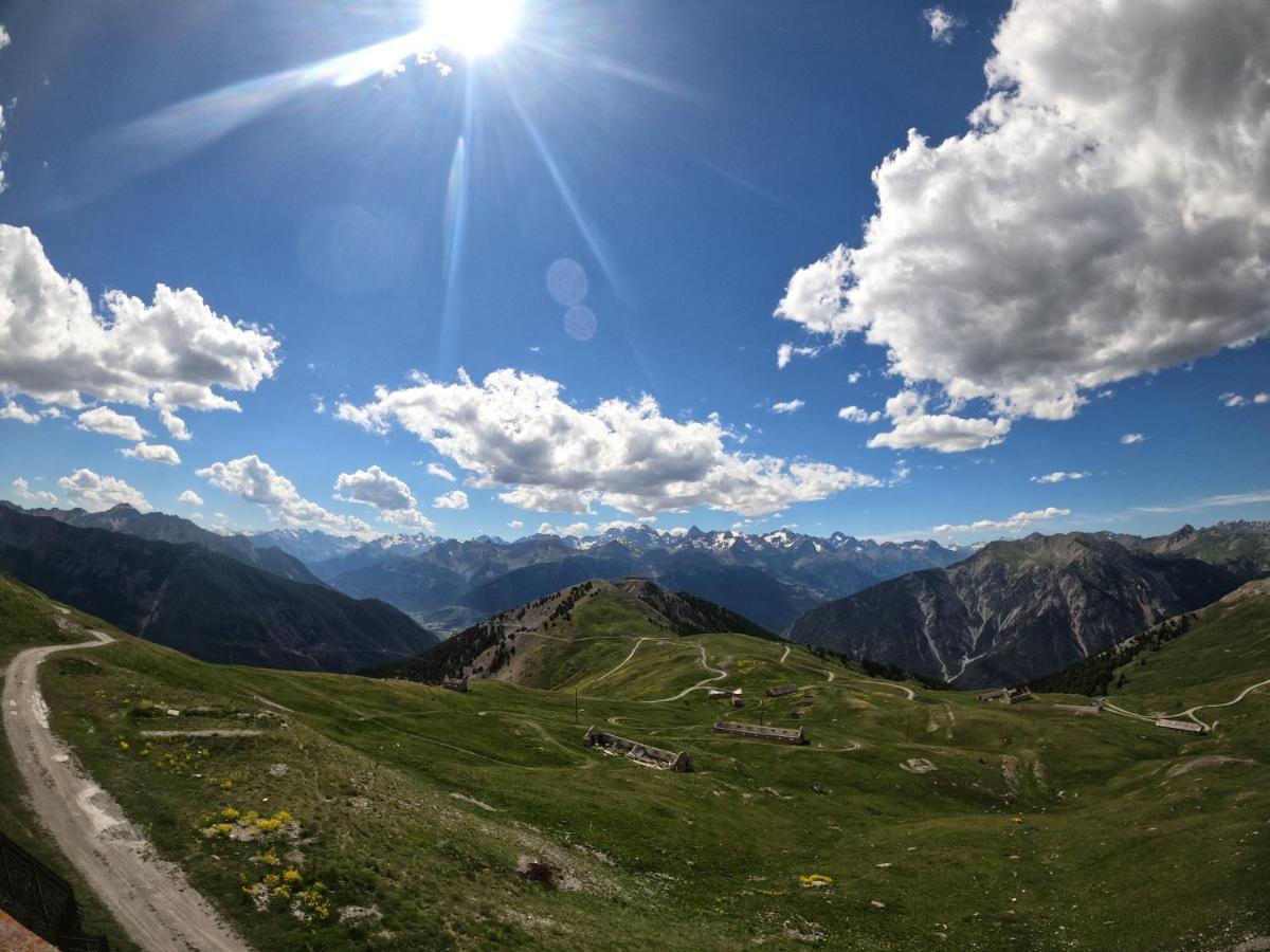 L'Etesy, rénové en 2021, pied des pistes et spa Montgenèvre Extérieur photo